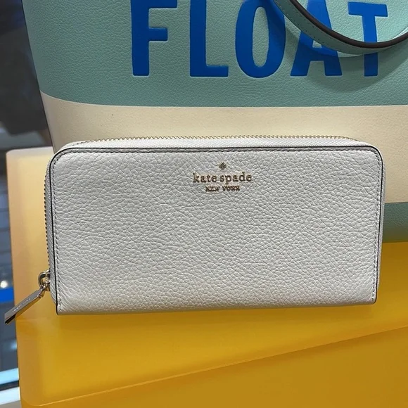 Kate Spade leila large continental wallet
Hazy Morning - Picture 16 of 16